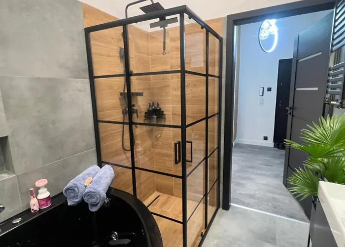 Loft W Centrum Z Jacuzzi شقة *