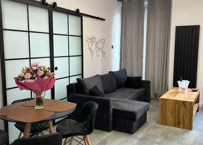 Loft W Centrum Z Jacuzzi شقة